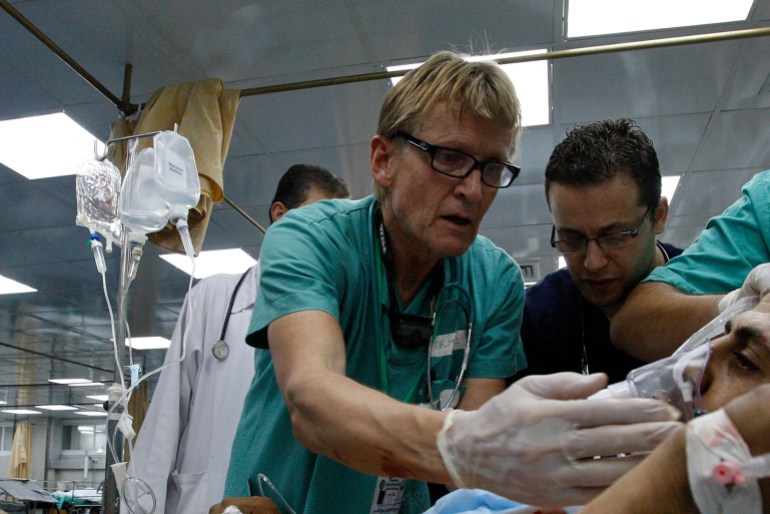 Professor Mads Gilbert (3rd R) of Norway treats a wounded man, who medical sources said was wounded in an Israeli air strike, at al-Shifa hospital in Gaza City November 20, 2012. A Hamas official said on Tuesday Egypt had brokered a Gaza ceasefire deal that would go into effect within hours, but a spokesman for Israeli Prime Minister Benjamin Netanyahu said "we're not there yet". REUTERS/Ahmed Zakot (GAZA - Tags: POLITICS CIVIL UNREST)