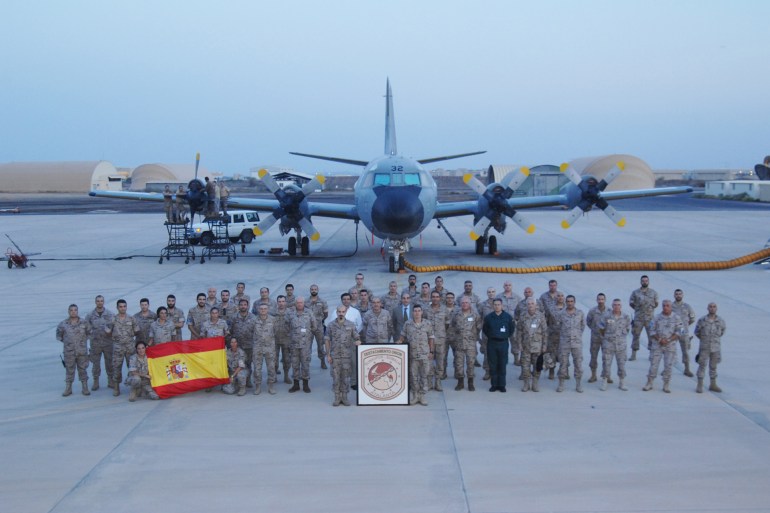 SPAIN’S CHIEF OF DEFENCE STAFF VISITS EU NAVFOR SPANISH AIRCREW IN DJIBOUTI