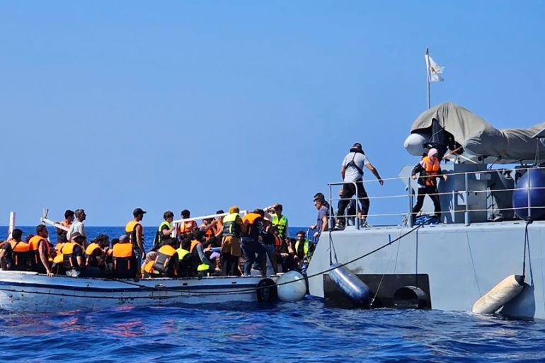 خفر السواحل القبرصي يوقف مركبا للاجئين سوريين المصدر هو: شبكة CTV الكندية