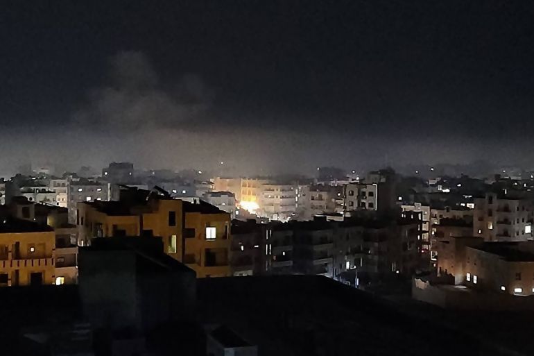 - سوريا - إدلب - الدخان يتصاعد في سماء مدينة إدلب في قصف بآخر ساعات 2023 - عمر يوسف - الجزيرة نت