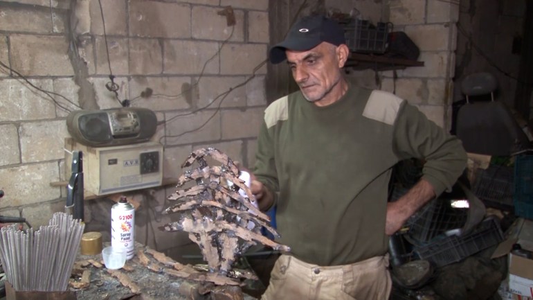 نصيف.. لبناني يبدع في تحويل مخلفات الحرب لـ"تحف فنية"