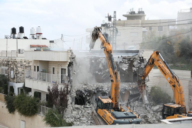 فلسطين-القدس-حي جبل المكبر - 3 يناير 2024-خاص بالجزيرة نت- القوات الإسرائيلية تهدم منزل الفلسطيني إياد الشقيرات