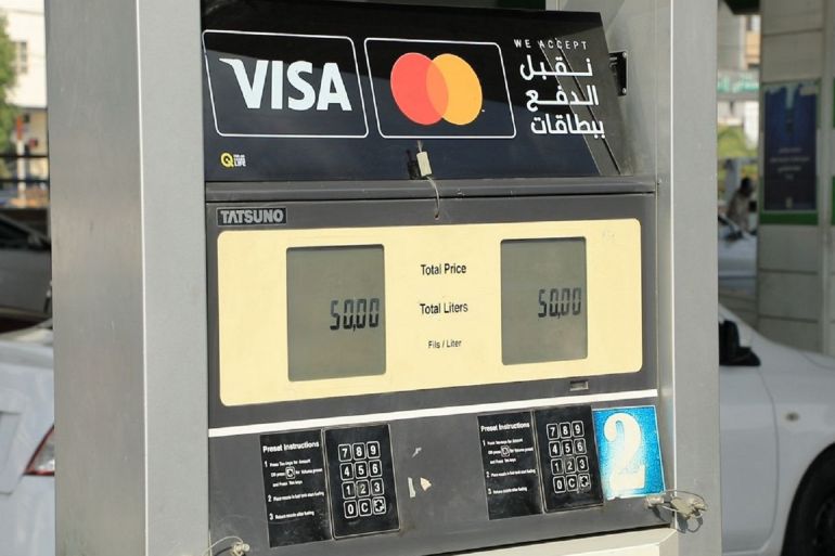 2- اجهزة الدفع في محطات الوقود العراقية - الجزيرة نت