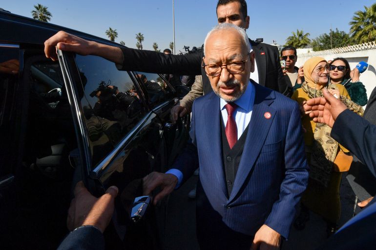 The head of Tunisia's Islamist movement Ennahdha Rached Ghannouchi greets supporters upon arrival to a police station in Tunis ,on February 21, 2023, in compliance to the summons of an investigating judge. (Photo by FETHI BELAID / AFP)
