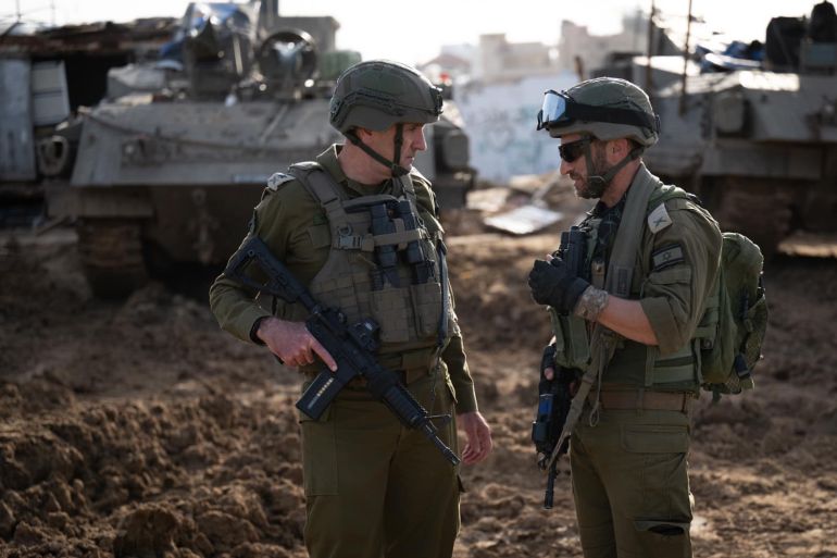 7 رئيس أركان الجيش هرتسي هاليفي خلال تفقده لواء المدرعات وسط قطاع غزة