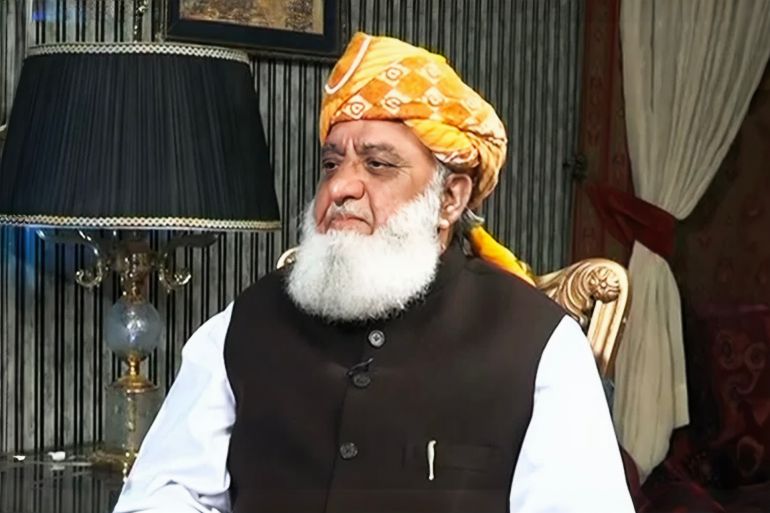 مولانا فضل الرحمن أمير جمعية علماء المسلمين الباكستانية (الصحافة الباكستانية)