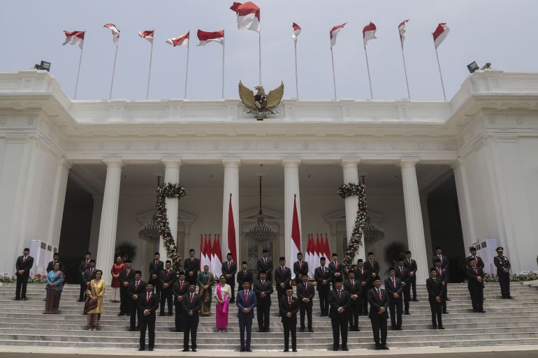 JAKARTA, INDONESIA - OCTOBER 23: Indonesian Presiden Joko Widodo (Front 3rd L) accompanied by Vice President Ma'ruf Amin (Frone 3rd R) pose for photo with new Indonesia Onward Cabinet at Merdeka Palace, in Jakarta, Indonesia on October 23, 2019. During the ceremony 34 minister and 3 minister-level official has been sworn in by the President. The new cabinet included 18 new names, while 16 ministers in the previous cabinet were reappointed. ( Eko Siswono Toyudho - Anadolu Agency )