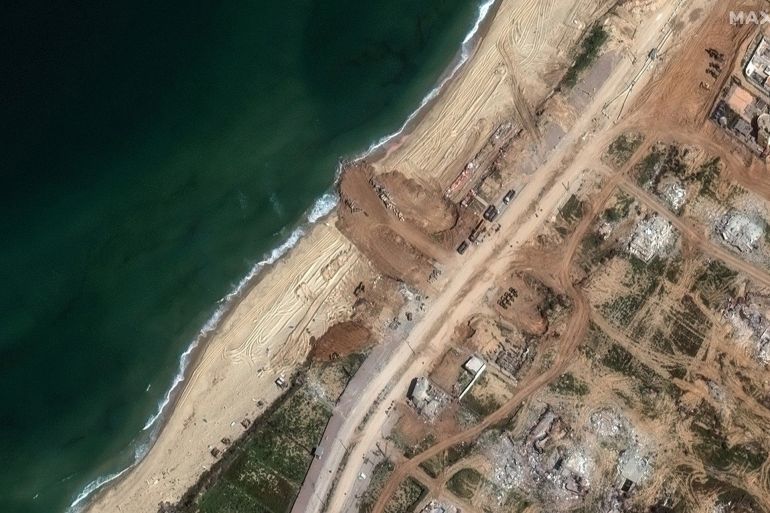 صور الأقمار الصناعية تظهر رصيفًا بحريًا قيد الإنشاء على ساحل غزة