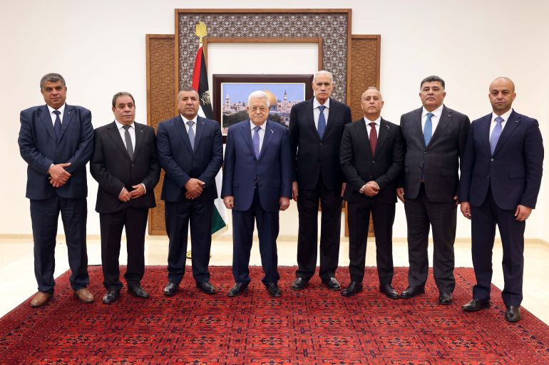 محافظون جدد بعد أداء اليمين القانونية أمام الرئيس الفلسطيني محمود عباس يوم 11 مارس 2024 (مصدر الصورة وكالة الأنباء الفلسطينية - وفا )