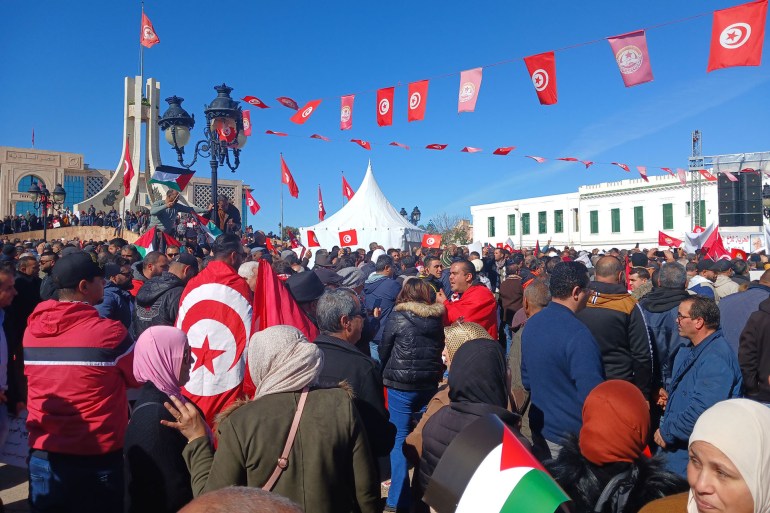 جانب من الاحتجاج الذي دعا له اتحاد الشغل أمام مبنى الحكومة التونسية/مارس /آذار 2024 (صورة خاصة)