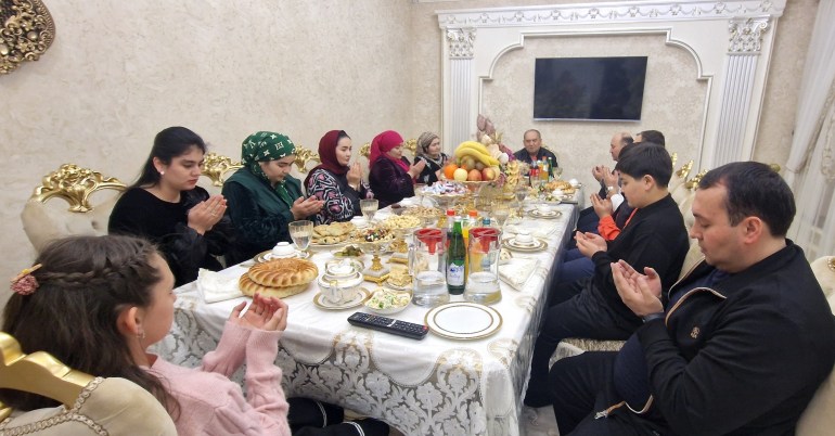 المائدة الرمضانية.. ملتقى العائلات والأصدقاء والجيران بأوزبكستان