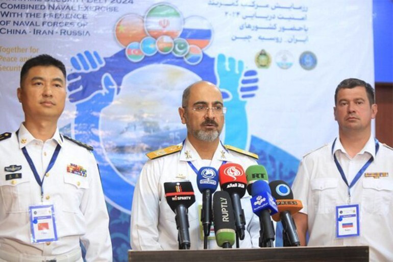 تاج الديني (وسط) يقول إن المناورات تهدف إلى تعزيز التجارة الدولية ومكافحة القرصنة والإرهاب البحري وتبادل المعلومات (الصحافة الإيرانية)