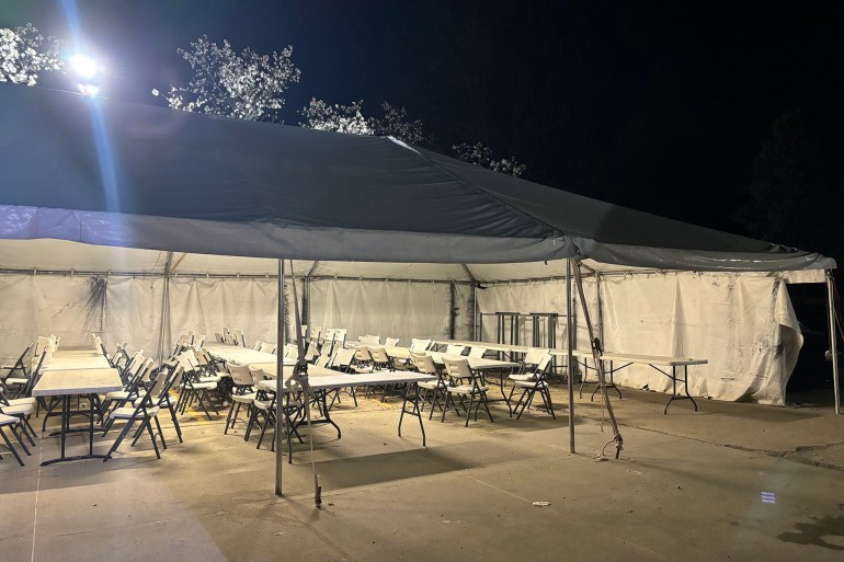 الخيمة التي تقام بداخلها فعاليات الإفطار الجماعيّ في المركز الإسلامي بولاية كانساس الأميركية (ICK)