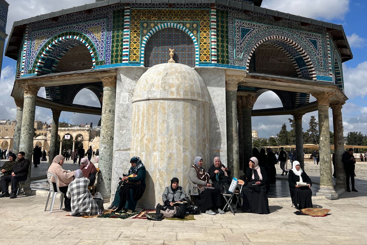 صور من المسجد الأقصى، الجزيرة قدس الجمعة الأولى من رمضان 2024