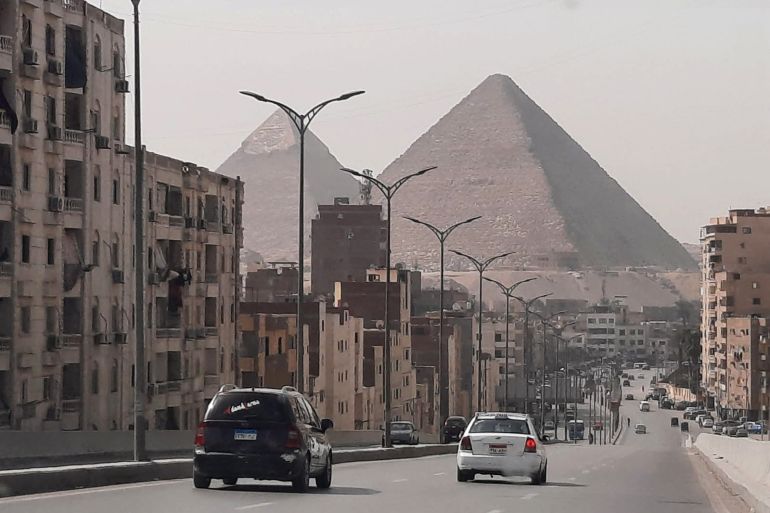التوصيف: عودة الأموال الساخنة إلى مصر بعد رفع كبير للفائدة (الجزيرة نت) المصدر: مراسل الجزيرة نت