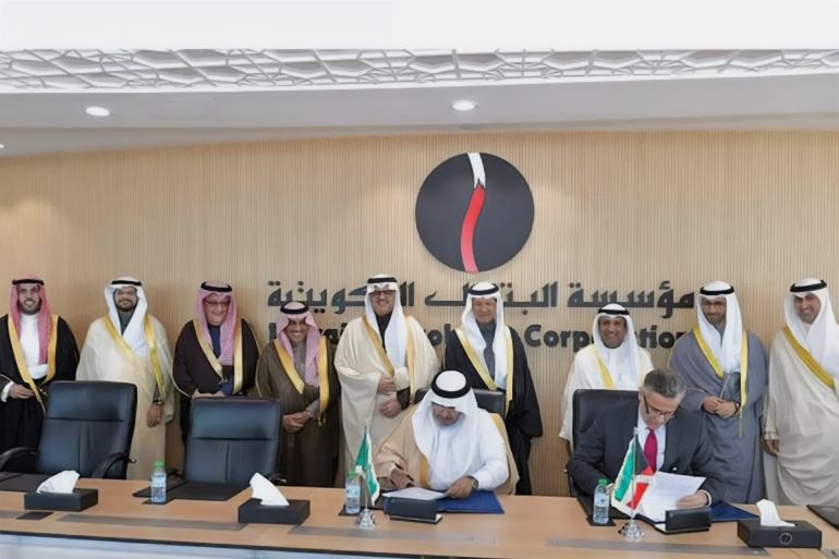 جانب من التوقيع على اتفاق بين السعودية والكويت في مارسآذار 2022 لتطوير حقل الدرة المشترك (قنا)