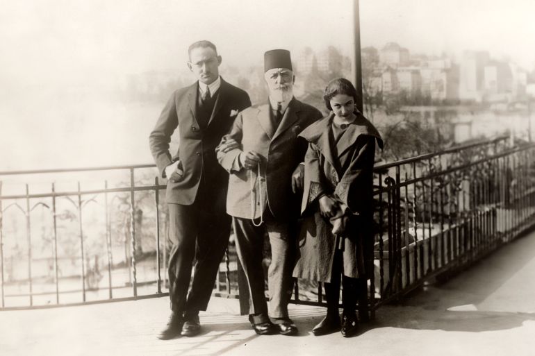 Abdülmecid Efendi and his two children credit : tumblr