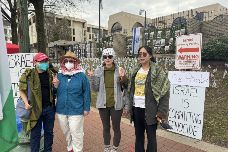 محتجون أميركيون يساهومو بوقتهم وأموالهم في دعم الاحتجاج خارج سفارة إسرائيل بواشنطن