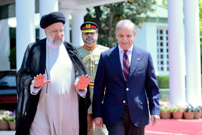 Pakistan's Prime Minister Shehbaz Sharif welcomes Iranian President Ebrahim Raisi on his three-day official visit in Islamabad, Pakistan April 22, 2024. Prime Minister Office/Handout via REUTERS ATTENTION EDITORS - THIS PICTURE WAS PROVIDED BY A THIRD PARTY. NO RESALES. NO ARCHIVES.