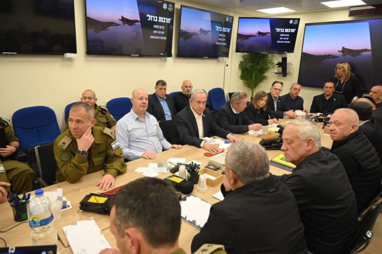 عكا/إذاعة الجيش الإسرائيلي: مجلس وزراء الحرب الإسرائيلي يجتمع هذه الأثناء في مقر القيادة العسكرية في تل أبيب.