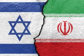 العلمان الإيراني والإسرائيلي (شترستوك)