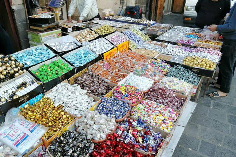 محال بيع ضيافة العيد في دمشق_ الجزيرة نت(1)