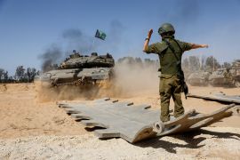 لوموند قالت إن إسرائيل دمرت كل شيء بقرب الحدود مع قطاع غزة لاتخاذه منطقة عازلة (رويترز)